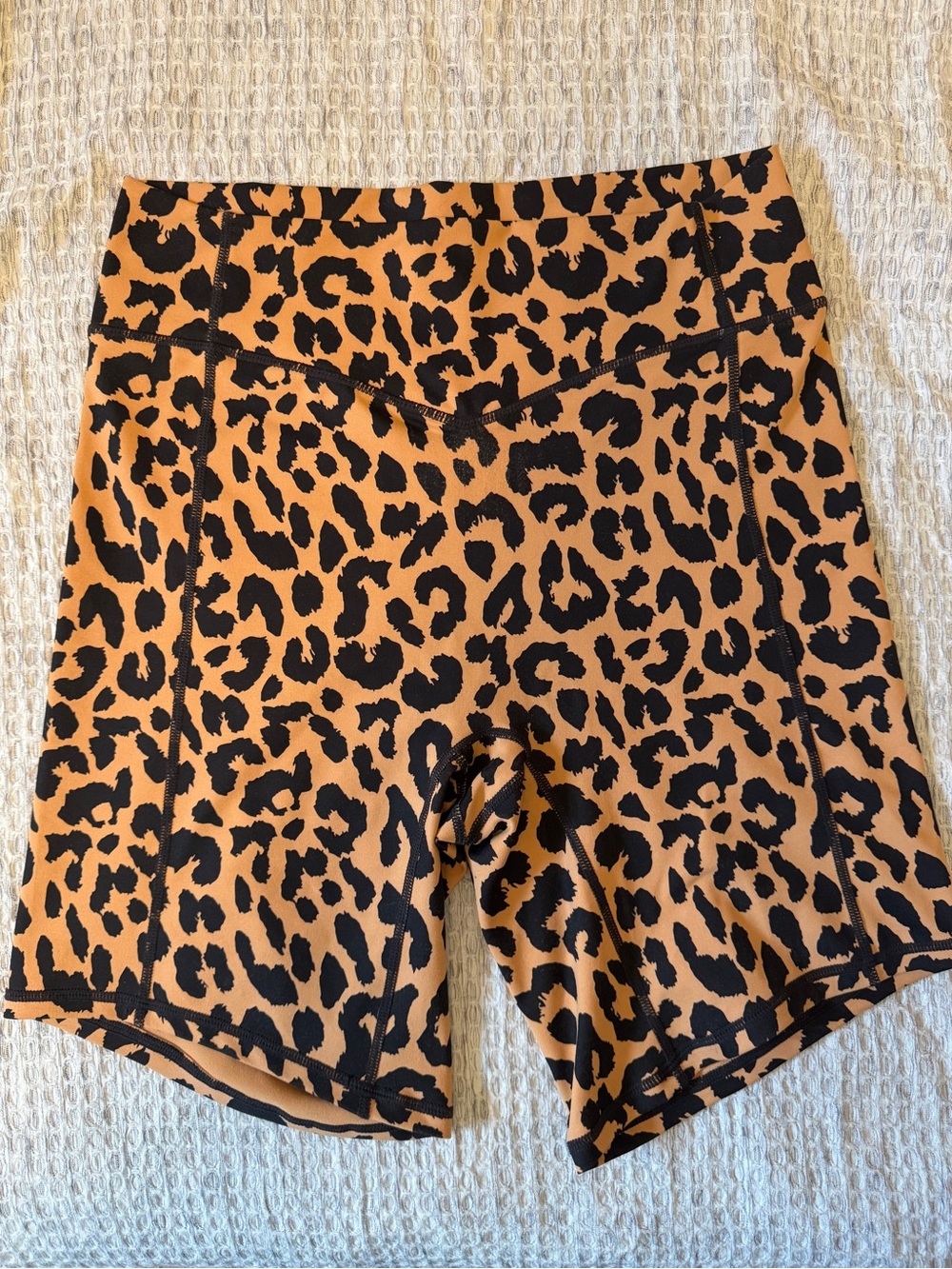 Balance Athletica Size L Cheetah bike shorts